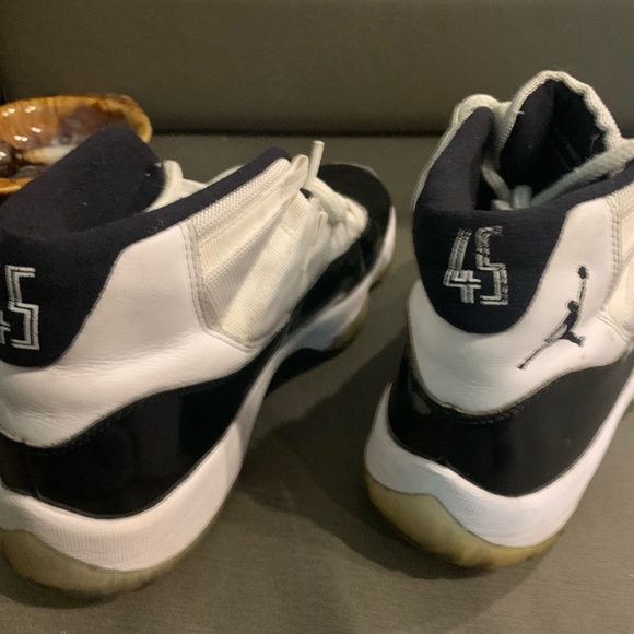 Nike Jordons 11 Retro mens size 8 1/2 - Picture 4 of 5
